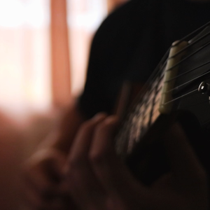 自慰⋯啊⋯嗯～出水了漫画
